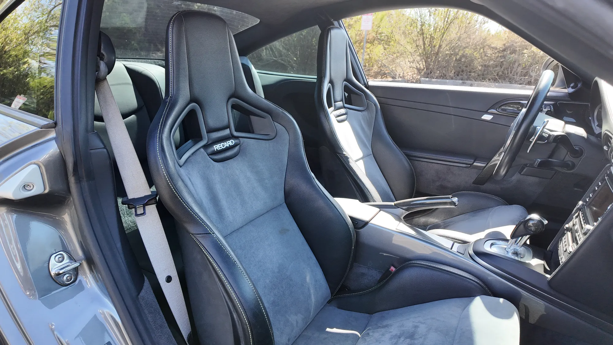 Recaro sport seats in black leather and Alcantara